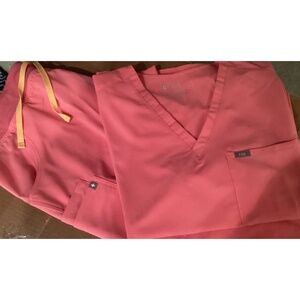 FIGS  limited edition NEON PINK Kade and Catrina scrub set in XXL